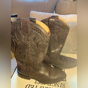 FRYE WYATT BOOTS SIZE 8.5